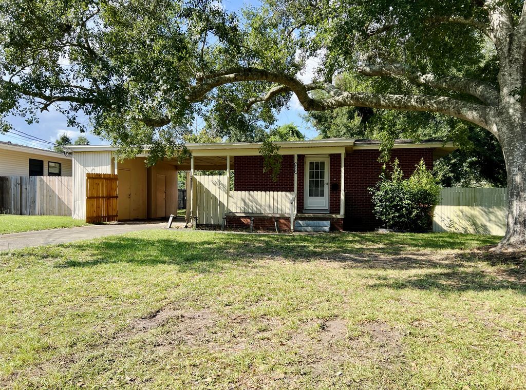 6552 College Drive, Milton, FL 32570