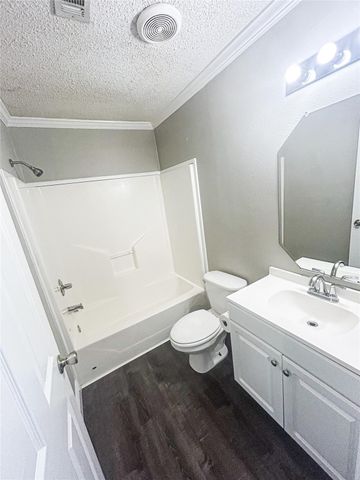 113 Varsity Drive, Huntsville, TX 77340