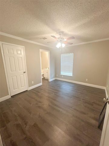 113 Varsity Drive, Huntsville, TX 77340