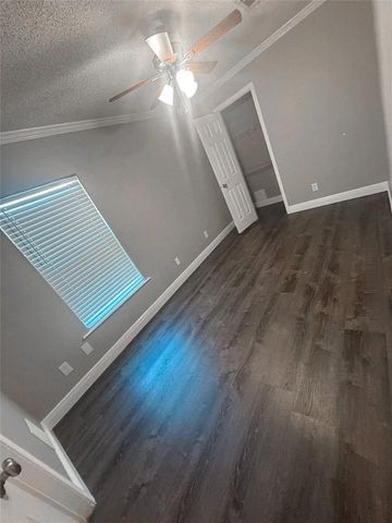 113 Varsity Drive, Huntsville, TX 77340