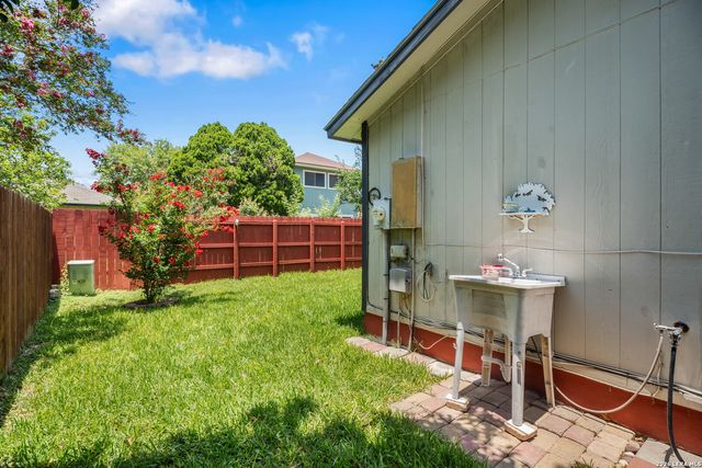7715 Chatsworth, San Antonio, TX 78250