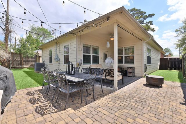 1610 Du Barry Lane, Houston, TX 77018