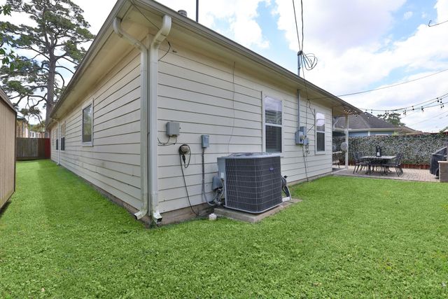 1610 Du Barry Lane, Houston, TX 77018