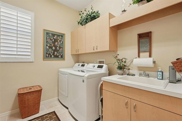 417 HUNTRIDGE DRIVE, Venice, FL 34292