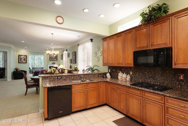 7 Oakhill Court, Jackson, NJ 08527