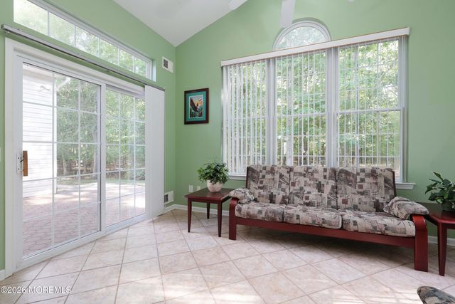 7 Oakhill Court, Jackson, NJ 08527