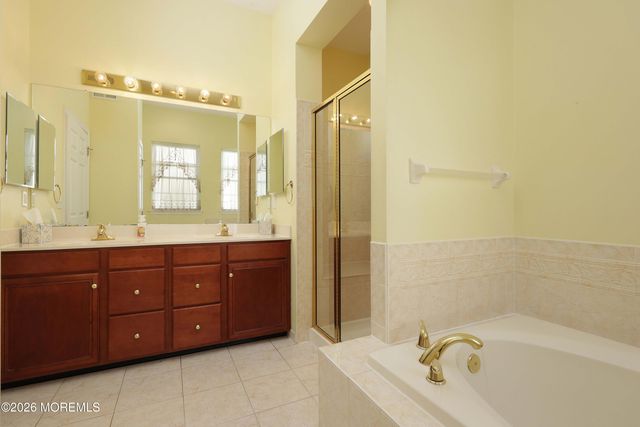 7 Oakhill Court, Jackson, NJ 08527