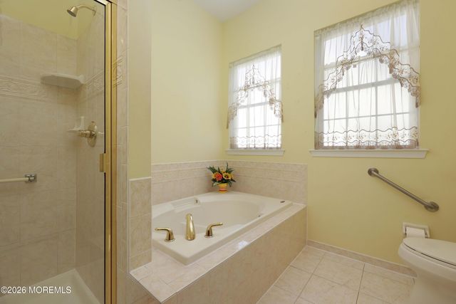 7 Oakhill Court, Jackson, NJ 08527
