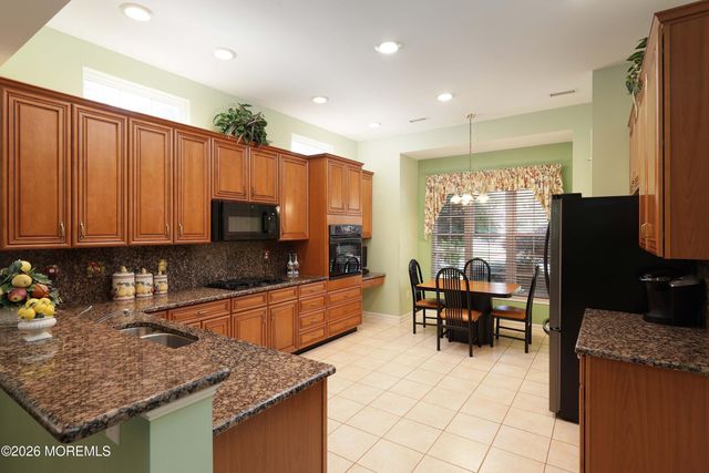 7 Oakhill Court, Jackson, NJ 08527