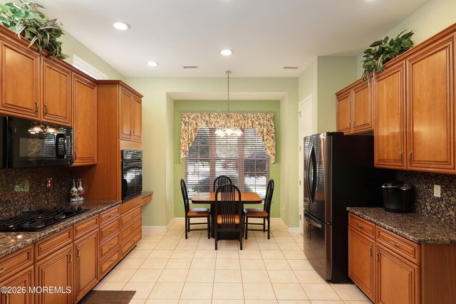 7 Oakhill Court, Jackson, NJ 08527