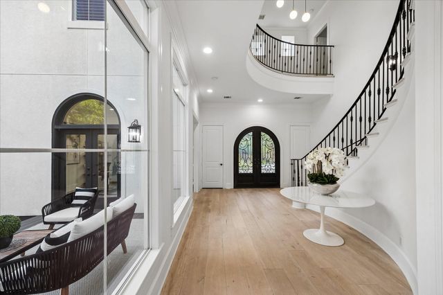4504 Holly Street, Bellaire, TX 77401
