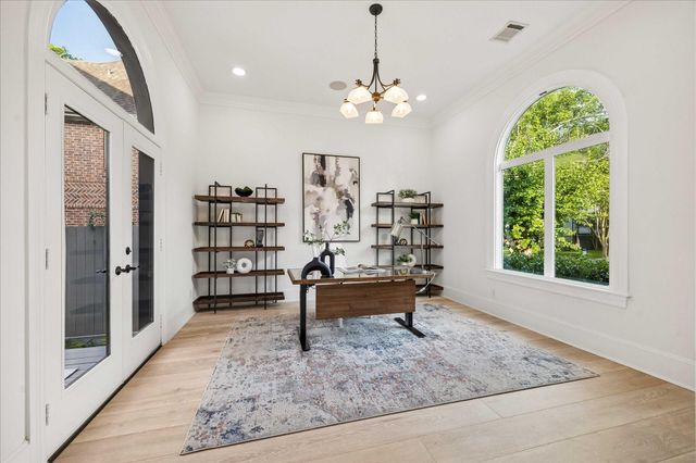 4504 Holly Street, Bellaire, TX 77401