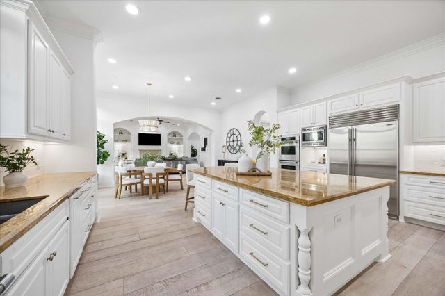 4504 Holly Street, Bellaire, TX 77401