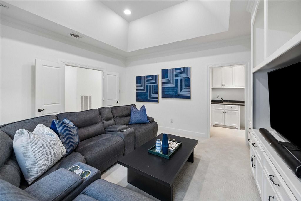 Image 27 of property listing at 4504 Holly Street, Bellaire, TX 77401