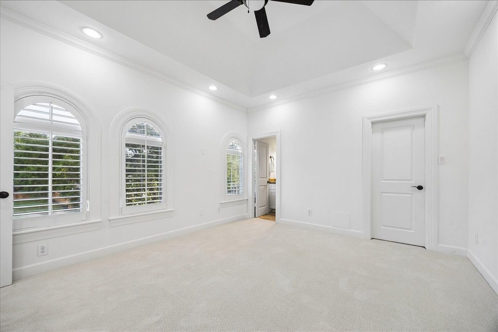 Image 32 of property listing at 4504 Holly Street, Bellaire, TX 77401