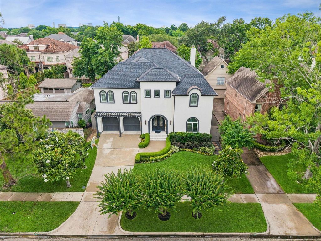 Image 36 of property listing at 4504 Holly Street, Bellaire, TX 77401