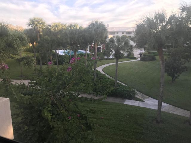 3826 Whitehall Drive 304, West Palm Beach, FL 33401