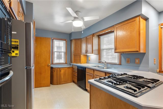 25031 Glenbrook Boulevard, Euclid, OH 44117