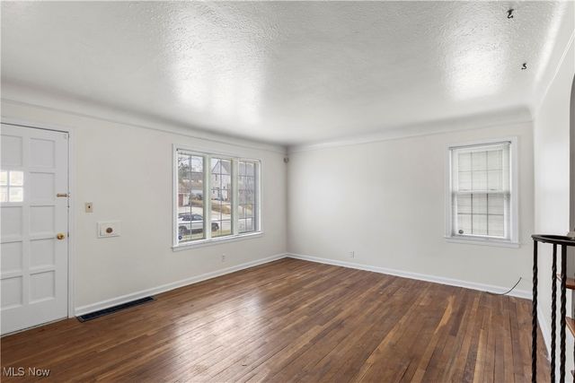 25031 Glenbrook Boulevard, Euclid, OH 44117