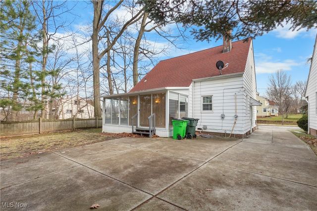 25031 Glenbrook Boulevard, Euclid, OH 44117