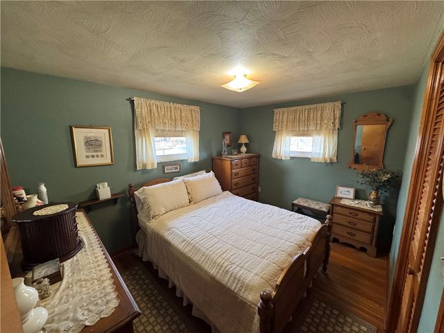 225 Chaucer Drive, Irwin, PA 15642