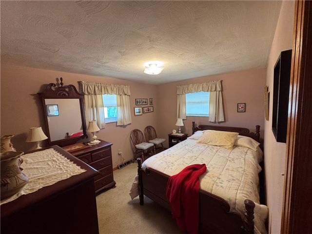 225 Chaucer Drive, Irwin, PA 15642