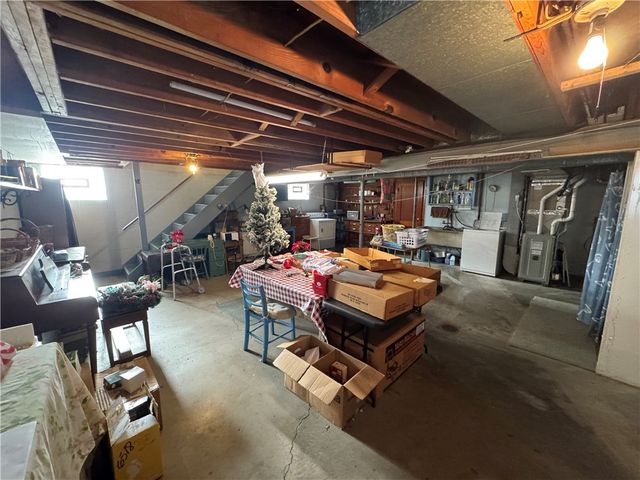 225 Chaucer Drive, Irwin, PA 15642