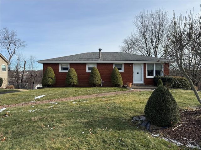 225 Chaucer Drive, Irwin, PA 15642