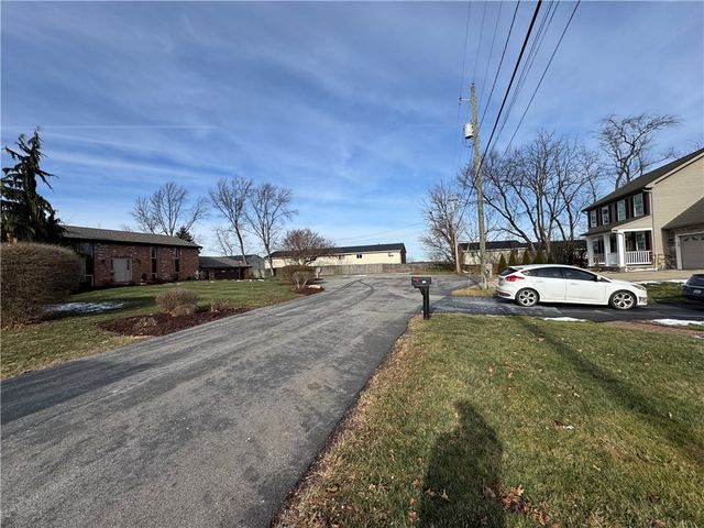 225 Chaucer Drive, Irwin, PA 15642
