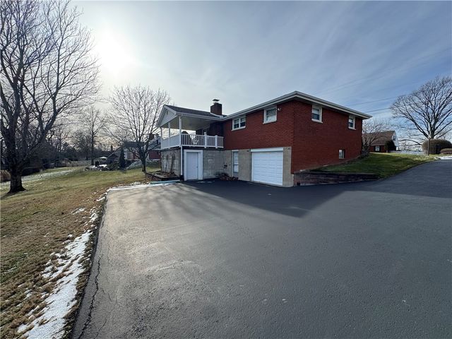 225 Chaucer Drive, Irwin, PA 15642