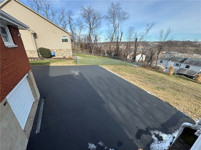 225 Chaucer Drive, Irwin, PA 15642
