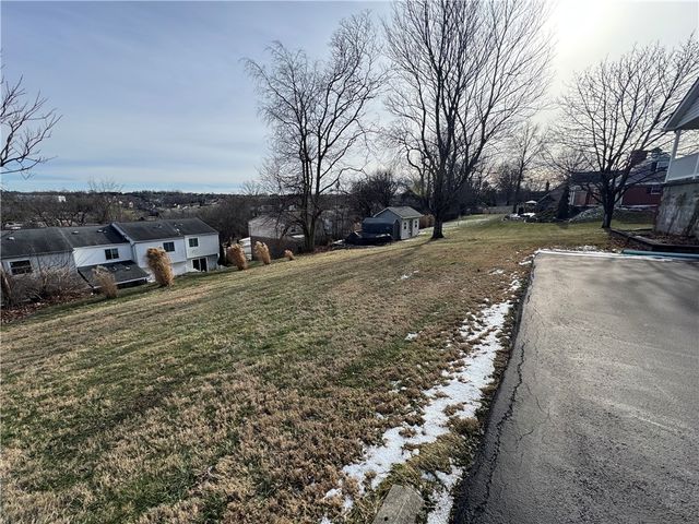 225 Chaucer Drive, Irwin, PA 15642
