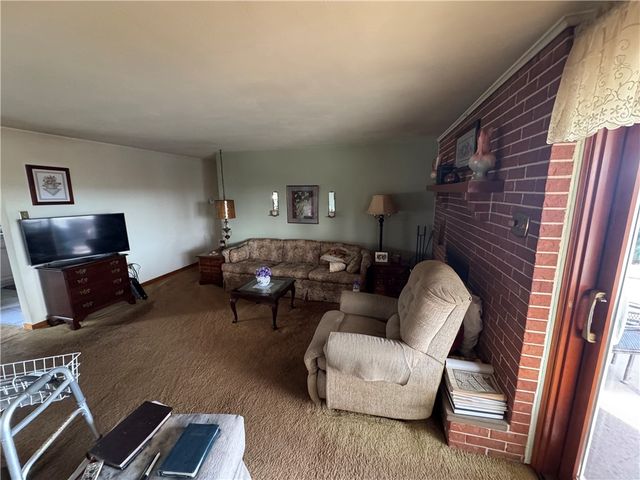 225 Chaucer Drive, Irwin, PA 15642