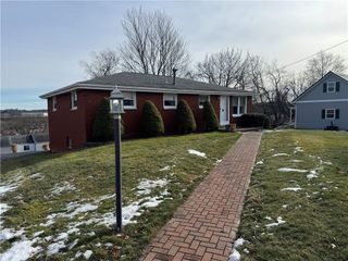 225 Chaucer Drive, Irwin, PA 15642
