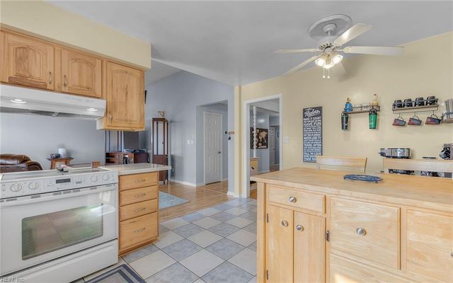 3913 Lombard CT, Virginia Beach, VA 23453