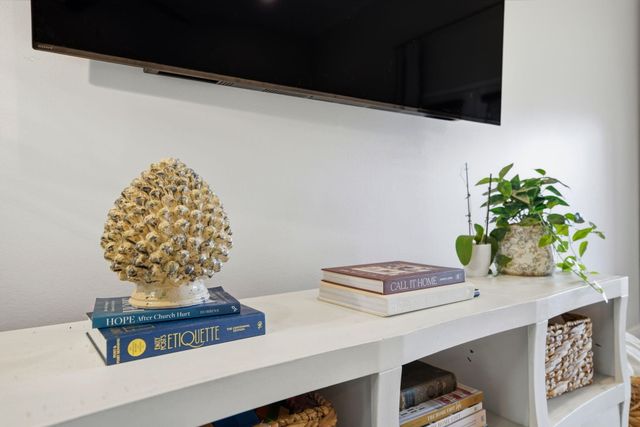 2102 Palmetto Lake Drive, Navarre, FL 32566