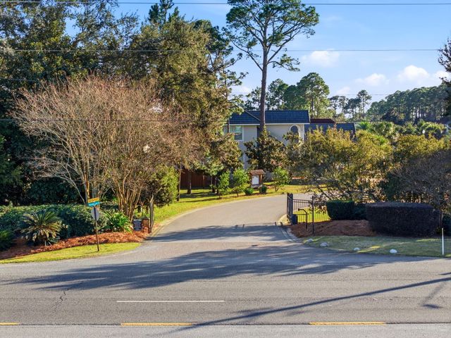 2102 Palmetto Lake Drive, Navarre, FL 32566