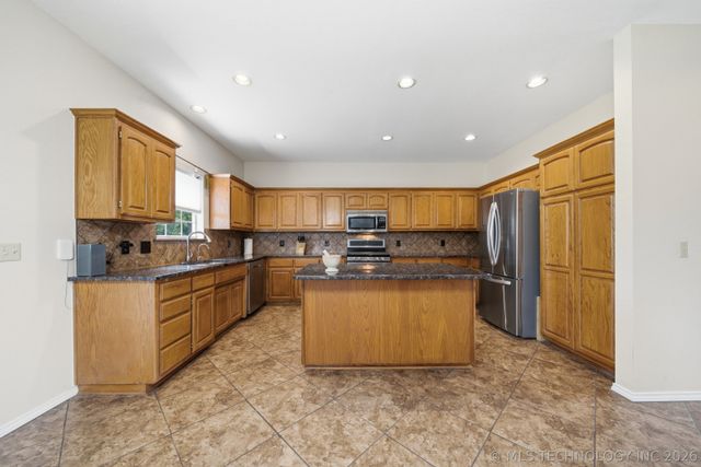 1290 N Cliff Drive, Cleveland, OK 74020