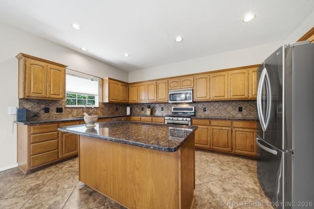 1290 N Cliff Drive, Cleveland, OK 74020