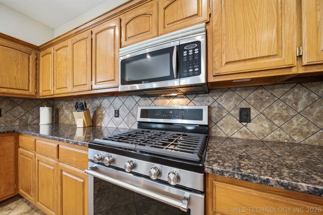 1290 N Cliff Drive, Cleveland, OK 74020