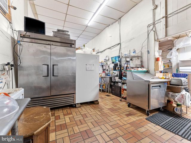 1542 W DIAMOND ST, Philadelphia, PA 19121