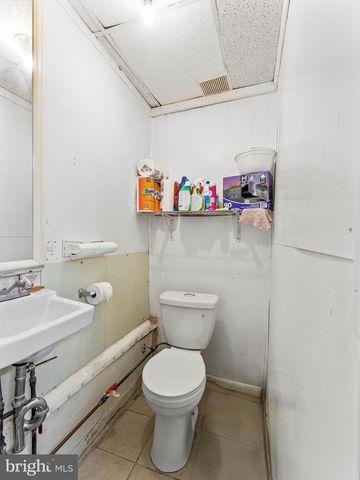 1542 W DIAMOND ST, Philadelphia, PA 19121