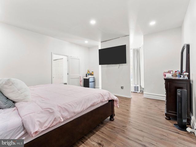 1542 W DIAMOND ST, Philadelphia, PA 19121