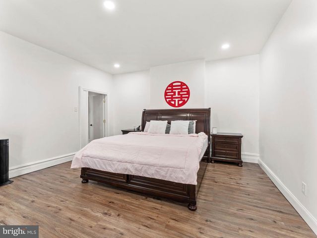 1542 W DIAMOND ST, Philadelphia, PA 19121