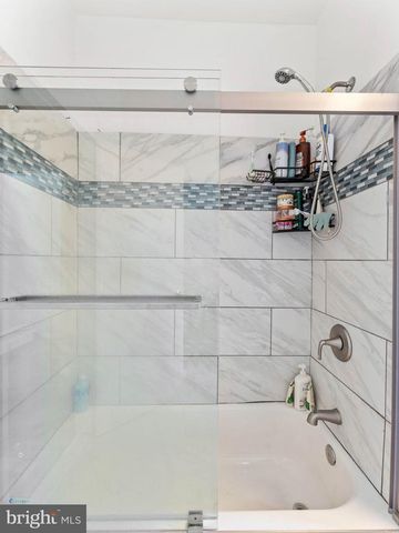 1542 W DIAMOND ST, Philadelphia, PA 19121