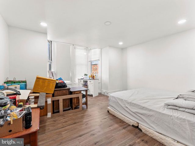 1542 W DIAMOND ST, Philadelphia, PA 19121