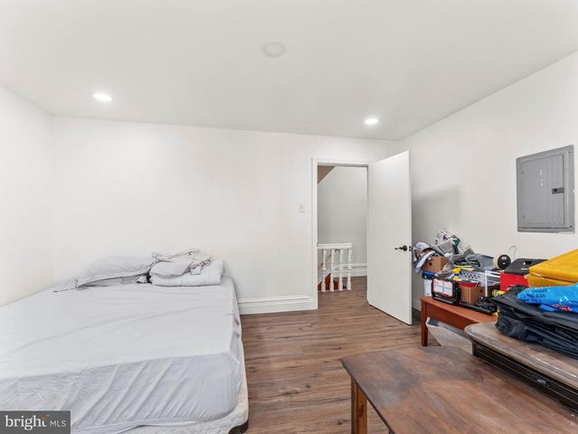 1542 W DIAMOND ST, Philadelphia, PA 19121