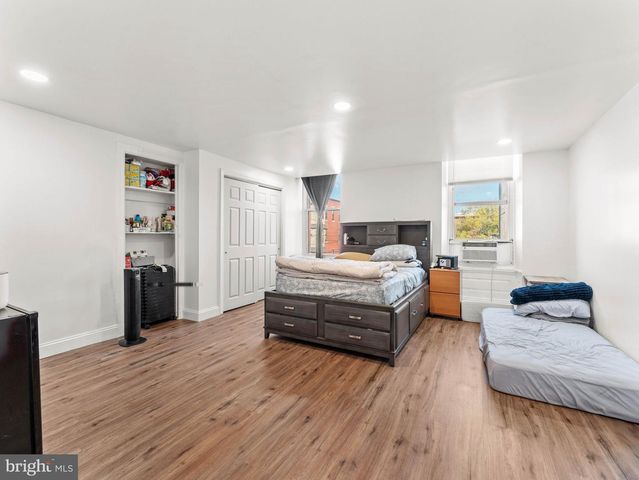 1542 W DIAMOND ST, Philadelphia, PA 19121