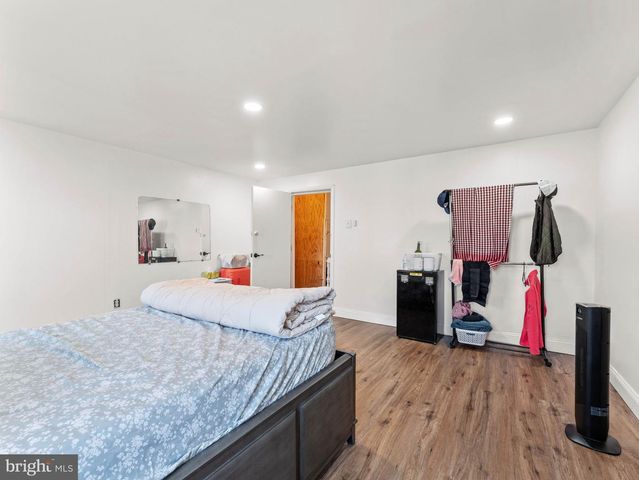 1542 W DIAMOND ST, Philadelphia, PA 19121