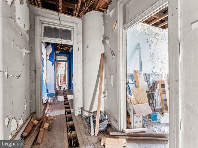 1542 W DIAMOND ST, Philadelphia, PA 19121